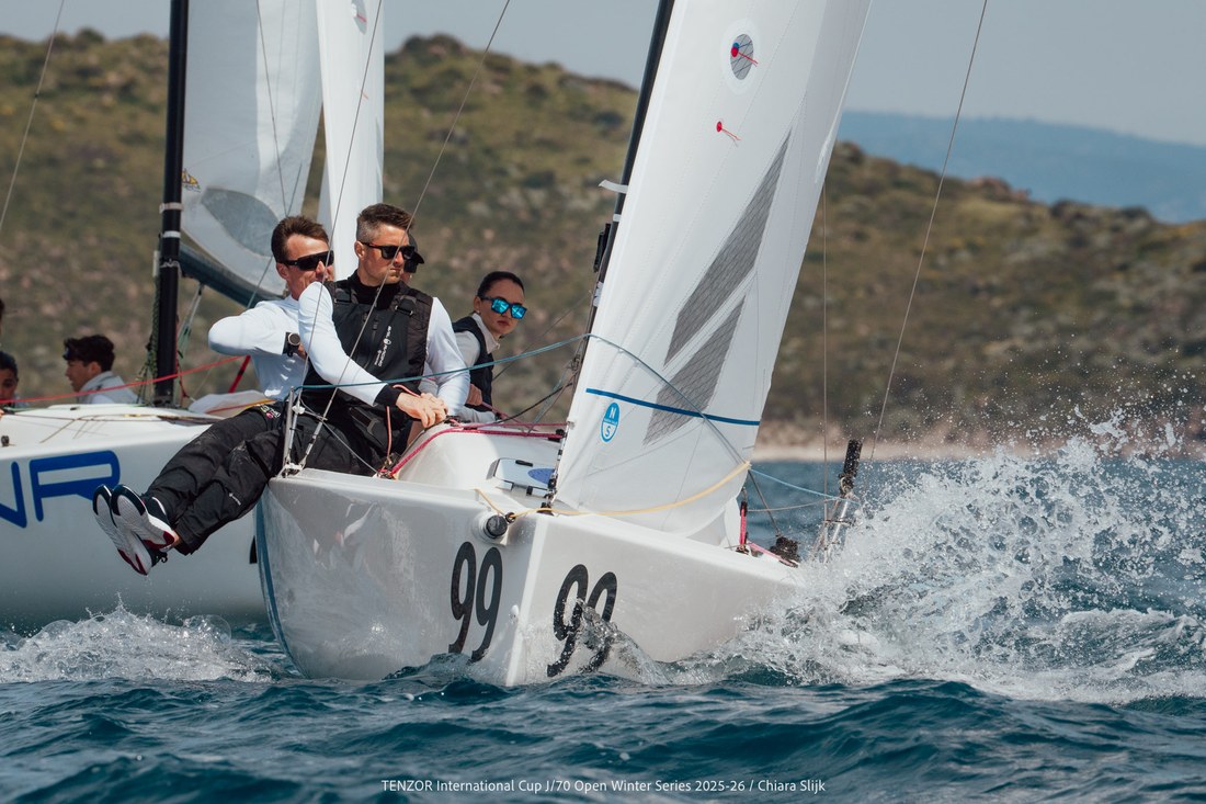 J/70 fleet racing past a mark